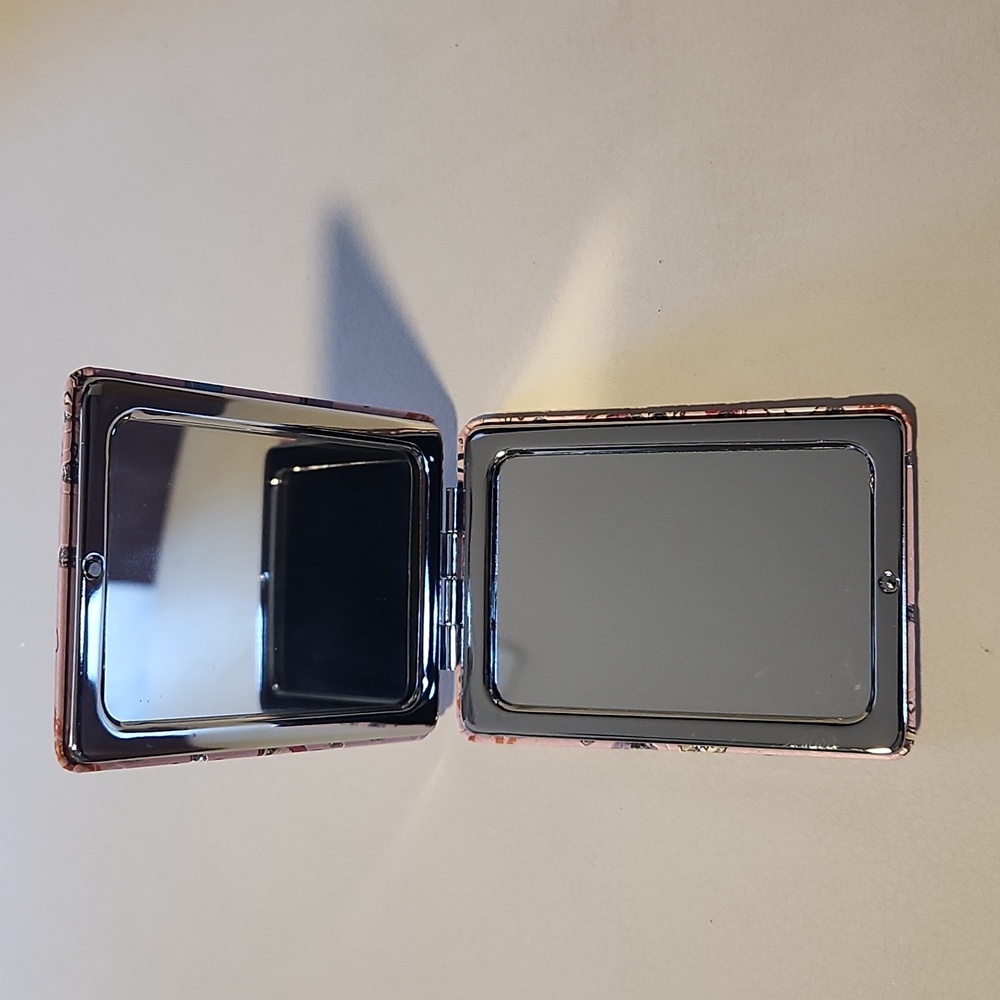 Labubu compact mirror - Picture 2 of 2